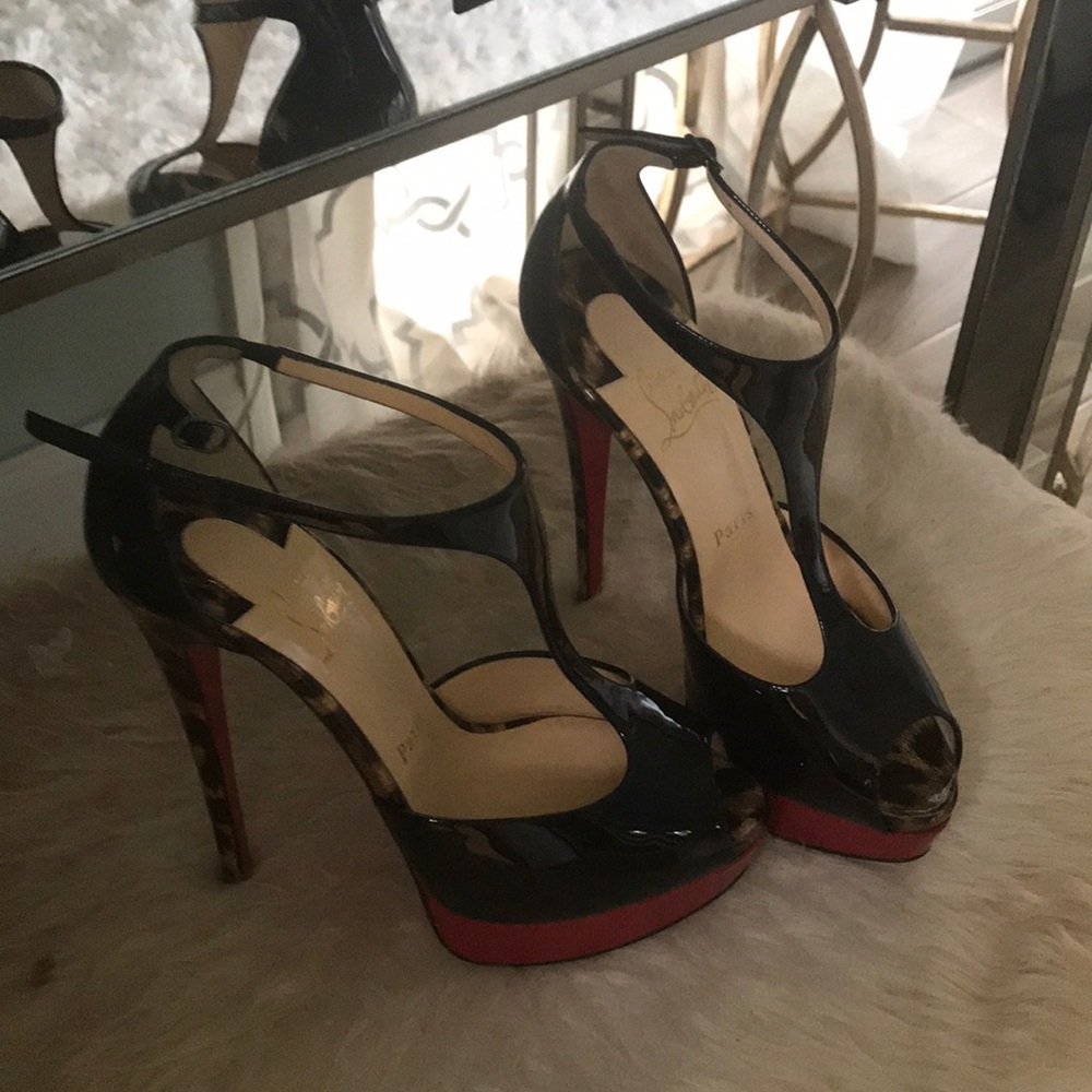 BRAND NEW NEVER WORN LOUBOUTINS SIZE37.5